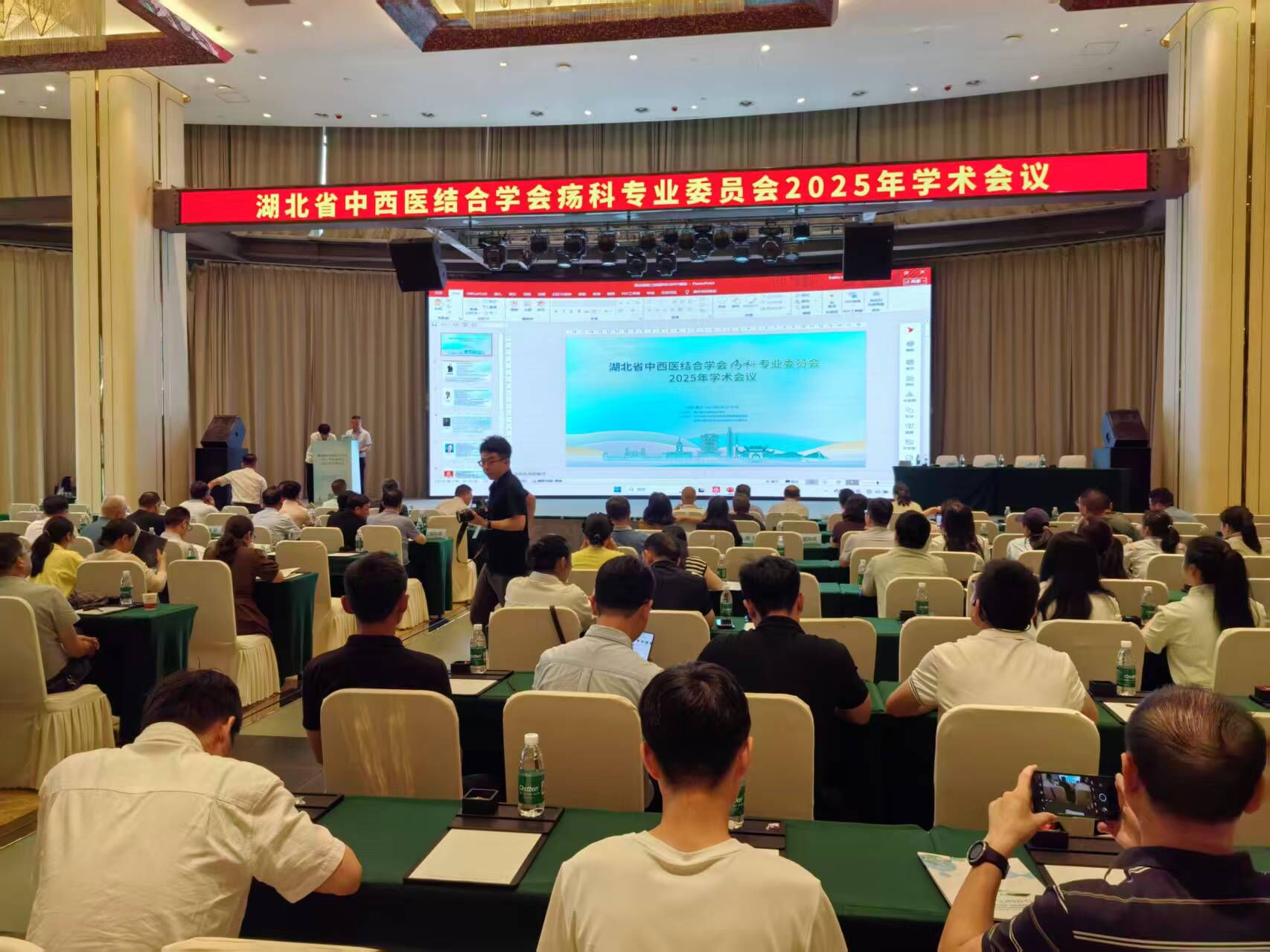 萊沃醫療‖湖北省中西醫結合學會瘍科專業委員會2025年學術會議，共探糖尿病足與慢性創面修復新未來